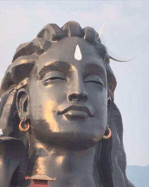 Syamantha Kiran Instagram - MahaShivarathri 2025 at the isha yoga centre! To a serene experience ☮️

Thank u @ananthi_rj for making this happen! And my Bhakti partner @pavithra.janani

@sruthi_shanmuga_priya @nakshathra.nagesh so lovely to meet u guys there ❤️
