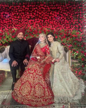 Syeda Tuba Anwar Instagram - About last night from Arisha’s wedding ♥️ MashaAllah 
May Allah pak give you every happiness of the world Aameen @arisharazikhan.official love you my doll 😘

Makeup @sanoberyasir 
Styling @_hassanabdullah @stylebyhassan 
Wearing @mysiebytahira 

#arisharazikhan #tubaanwar #arishagotdullah