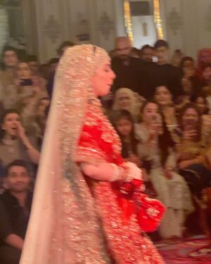 Syeda Tuba Anwar Instagram - About last night from Arisha’s wedding ♥️ MashaAllah 
May Allah pak give you every happiness of the world Aameen @arisharazikhan.official love you my doll 😘

Makeup @sanoberyasir 
Styling @_hassanabdullah @stylebyhassan 
Wearing @mysiebytahira 

#arisharazikhan #tubaanwar #arishagotdullah