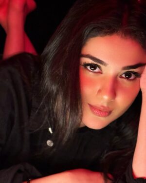 Syeda Tuba Anwar Instagram - Staring contest? 

#tubaanwar