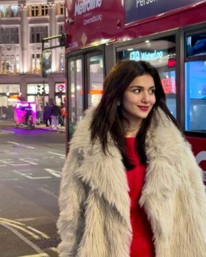 Syeda Tuba Anwar Instagram - In a sea of twinkles ✨💫♥️

#tubaanwar