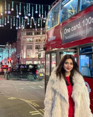 Syeda Tuba Anwar Instagram - In a sea of twinkles ✨💫♥️

#tubaanwar
