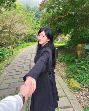 Sylvia Hsieh Instagram - 情人節快樂💌
大家都要幸福喔☺️
終於牽手照是另一半的手了!