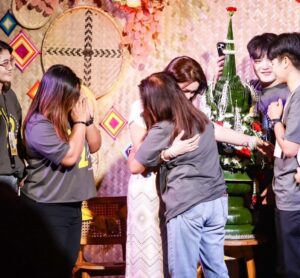 Tai Orathai Instagram - #พาแลงดอกหญ้าปี12 ยังคงอบอวลไปด้วยมวลความรักและคำอวยพรที่เป็นศิริมงคล จากทุกๆคน ปีนี้พิเศษขึ้นมาอีกเพราะมีคุณแม่มาผูกแขนในพิธีบายศรีสู่ขวัญให้ (เนื่องในวันคล้ายวันเกิดล่วงหน้า 27 มี.ค.ที่จะถึงนี้ ) 
ต่ายเชื่อในทุกสิ่งที่เกิดขึ้นจากการลงมือทำ แต่พรก็จะช่วยหนุนนำให้สำเร็จได้อย่างอุ่นใจ และเชื่อในพลังที่ทุกคนส่งมาให้นะคะ
ปีหน้ามาหากันใหม่เด้อค่ะ พาแลงดอกหญ้าปี13 ( วันไหนดีคะ🤭)

#พาแลงดอกหญ้าปี12 
#ต่ายอรทัย
#taiorathai