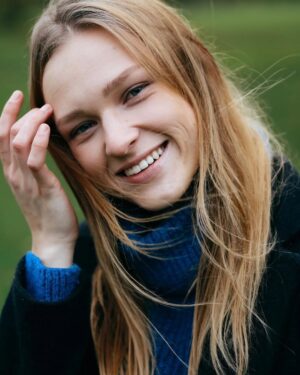 Taisiia-Oksana Shchuruk Instagram - друзі, поділіться, будь ласка, своїми культурними і творчими відкриттями за останній час🫂 

мені для роботи дуже потрібно дізнатися🤓🙏🏻 

(можливо тебе зачепив якийсь серіал, фільм, виставка або ж чиясь творчість в соцмережах?🫶🏻)

photo: @tomash.ph