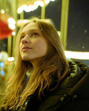 Taisiia-Oksana Shchuruk Instagram - завтра подарую вам подаруночки, а сьогодні просто люблю🫰🏻 

всім бажаю здоров’я, щастя та мирного неба🤍

…

bye, 2024, xoxo 🫶🏻 hi, 2025, welcome

…

📸 photo by @lera_gichko