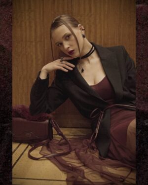 Taisiia-Oksana Shchuruk Instagram - .
від потоку думок болить
у очах 
друкує безсоння і я
безпорадно пишу йому вірші
.
📸 photo by @lera_gichko 
.
💄 make&hair by @pmmplus 
.
🎶 soundtrack by @ziferblat_band