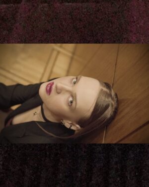 Taisiia-Oksana Shchuruk Instagram - .
від потоку думок болить
у очах 
друкує безсоння і я
безпорадно пишу йому вірші
.
📸 photo by @lera_gichko 
.
💄 make&hair by @pmmplus 
.
🎶 soundtrack by @ziferblat_band