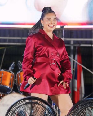 Takkatan Chonlada Instagram - ขอแสดงความยินดีกับน้องเกลและน้องภาค ￼ หลานสาวสุดสวย สุดที่รักของลุงกา สาขลา ด้วยนะคะ เป็นเกียรติ￼อย่างมากที่ลุงกาให้ตั๊กแตนมาร้องเพลงมอบความสุขในวันที่สำคัญของน้องทั้งสอง ครอบครัว ญาติพี่น้อง และแขกทุกๆท่าน แตนเห็นลุงกายิ้มมีความสุขที่เห็นหลานสาวเป็นฝั่งเป็นฝาแตนก็ดีใจด้วยนะคะ ￼ ขอให้น้องเกลและน้องภาครักกันจนชั่วนิรันดร์ ￼ มีเหลนให้ลุงกาอุ้มไวๆน้าาาน้องเกล 😝 พี่แตนจะร้องเพลงจนกว่าลูกน้องเกลจะบวชเลย ฮ่าาๆ ❤️🙏🏻😝￼