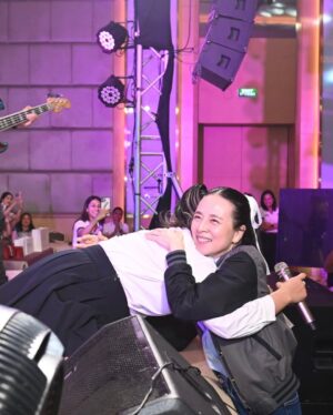 Takkatan Chonlada Instagram - ขอบคุณมาดามแป้งมากๆนะคะที่ให้เกียรติตั๊กแตนมามอบความสุขในงานของมาดามแป้ง 2 ครั้งแล้วค่ะ 🙏🏻🙏🏻❤️ @panglamsam