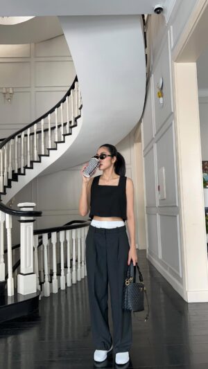 Tang Thanh Ha Instagram - Đi đâu đi đâu đó…

Love the linen crop top bà @quinstagram17 @byperrinandco