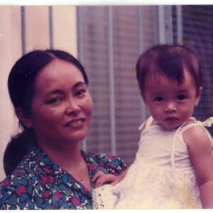 Tang Thanh Ha Instagram - Mỗi năm đến sinh nhật con, mẹ luôn chờ đúng giờ con chào đời để nhắn tin chúc mừng con. Khi làm mẹ con mới hiểu….Con có lớn cỡ nào cũng luôn nhỏ bé trong mắt của mẹ. Và vì khoảnh khắc con chào đời luôn trở về với mẹ như vừa mới diễn ra. Sinh nhật không chỉ là ngày của riêng con mà còn là ngày đặc biệt của mẹ nữa, ngày hai mẹ con mình lần đầu gặp nhau. 

Cảm ơn mẹ đã mang con đến với cuộc đời này và luôn là bến đỗ bình yên của con. Con yêu mẹ!