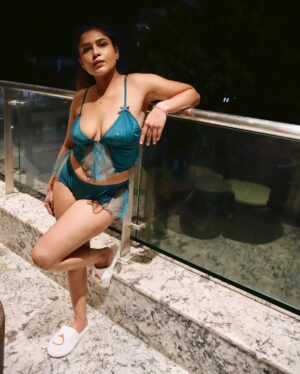 Tanya Chaudhari Instagram - Just heating up your timeline 😉🔥🥵
.
.
.
.
.
.
Sleepwear @carobella.sleepwear 
.
.
.
.
.
#nightphotography #brandcollaboration #sleepwear #hotandsexy #foryou #tanyachaudhari