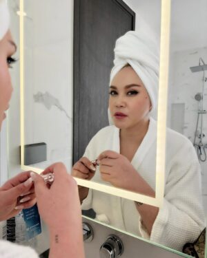 Tata Young Instagram - พร้อม! Ready! 💋
.
Thanks to @wyndhambangkokqueen