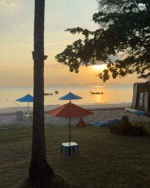Tata Young Instagram - @anyavee_krabi_beach ที่…ที่แสงสวยตลอดเวลา I will remember you 🌅
•
เอาวิว  กับ เสียงคลื่น มาฝาก #TTFC @tatayoungfanclubofficial