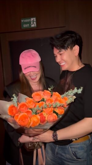 Tata Young Instagram - SURPRISE! (FINALLY!) โอ้ยยย…กว่าจะนัดแล้วลากคุณผู้จัดการ @eddy_kingofninja @ninjaperfection ออกมาได้ อีศิลปินทำเป็นลืมวันเกิด ว่าจะsurprise โดนsurpriseกลับค่าาา ประชุมบ้าง ขายงานลูกสาว ไม่ว่างเลย งานลูกสาวฉ่ำมากแม่ หาแต่เงิน แต่ไม่ฉลองก็ไม่ได้นะคะแม่! 😅

P’Eddy (คุณแม่สุดที่รัก)

Happy Birthday My Love!
ทากับเรขอให้แม่มีความสุขมากที่สุดในโลก สุขภาพร่างกายแข็งแรง สวยและรวยมาก สุขกายสบายใจในทุกๆวันนะคะ ขอบคุณสำหรับทุกอย่างที่แม่ทำให้หนูกับหลานนะคะ

We Love You So Much!
Tata & Ray 🥺♥️🥰💋
.
ขอบคุณผู้ร่วมวางแผน 🤣 @iq_ruechapa_ninja @boat.g