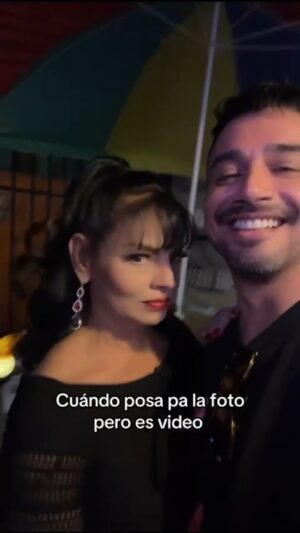 Tatiana Merino Instagram - Con mi gran amigo @kokemercado 
Jorge Mercado y sus hermosos Espejos Deco Chile @espejosdecochile 
Te felicito amigo, hermosos tus espejos, y lucirá lindo en mi mesa . Si pudiera me llevaría uno grande.
