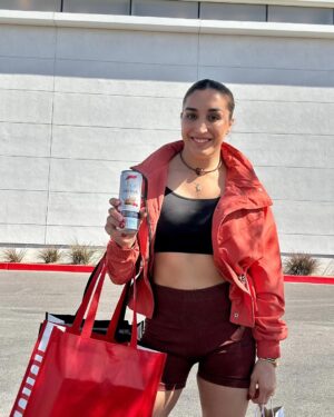 Tatiana Suarez Instagram - I don’t know about you guys but shopping drains the heck out of me. So, I need all the help I can get. 😂 Not to mention I had physical therapy and strength and conditioning after. But, @celsiusofficial came in handy. One of my favorite flavors to date Cherry 🍒 cola 🤤 #celsiuslivefit #celsiusbrandpartner