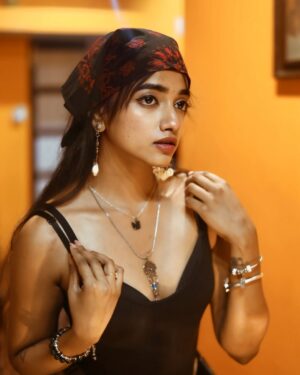 Thamizh Selvi Instagram - Hippie but cute 👾
PC: @athiban_krishna