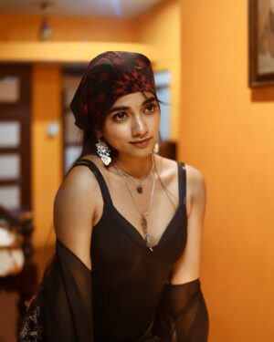 Thamizh Selvi Instagram - Hippie but cute 👾
PC: @athiban_krishna