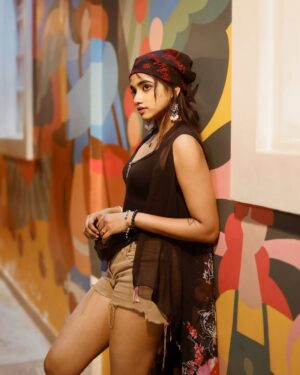 Thamizh Selvi Instagram - Hippie but cute 👾
PC: @athiban_krishna