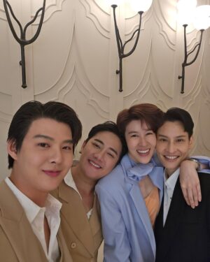 Thikamporn Ritta-apinan Instagram - ยินดีกับพี่สาวคนสวยของน้องอีกครั้งนะค้าา หาเจ้าบ่าวไม่เจอเลยค่า งานสนุกมากก😊 @vjwoonsen @nick_thana #nickwoonsentimental 
#เส้นเสียงบวม #แต่ใจพองโต❤️