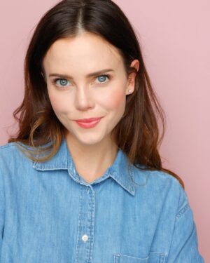 Tiffany Alvord Instagram - 🌈 Tasting the rainbow w/these headshots!✨ 
💭 Is she about to be on CW or does she work at bestbuy??? Is she the school counselor, or the girl next door who’s about to get killed?! 😂 Love love love my @huebnerheadshots 📸 Let’s go 2025! #headshots 

🎬 QOTD: First impression - what type of role(s) do you see me as/playing? I think my dream role would be a “New Girl” type series 🙈 Here’s to new beginnings and the endless possibilities of what this year may bring! 

To anyone casting I’m open to it all!!! Let’s work together!