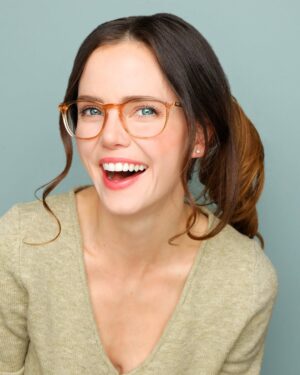 Tiffany Alvord Instagram - 🌈 Tasting the rainbow w/these headshots!✨ 
💭 Is she about to be on CW or does she work at bestbuy??? Is she the school counselor, or the girl next door who’s about to get killed?! 😂 Love love love my @huebnerheadshots 📸 Let’s go 2025! #headshots 

🎬 QOTD: First impression - what type of role(s) do you see me as/playing? I think my dream role would be a “New Girl” type series 🙈 Here’s to new beginnings and the endless possibilities of what this year may bring! 

To anyone casting I’m open to it all!!! Let’s work together!