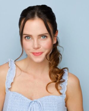 Tiffany Alvord Instagram - 🌈 Tasting the rainbow w/these headshots!✨ 
💭 Is she about to be on CW or does she work at bestbuy??? Is she the school counselor, or the girl next door who’s about to get killed?! 😂 Love love love my @huebnerheadshots 📸 Let’s go 2025! #headshots 

🎬 QOTD: First impression - what type of role(s) do you see me as/playing? I think my dream role would be a “New Girl” type series 🙈 Here’s to new beginnings and the endless possibilities of what this year may bring! 

To anyone casting I’m open to it all!!! Let’s work together!