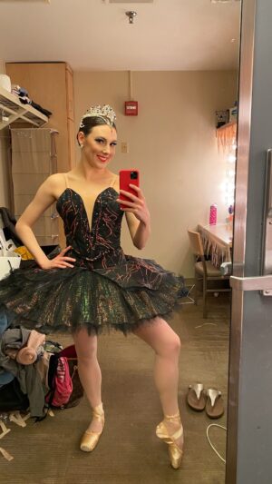 Tiler Peck Instagram - What goes through my head the night before the first performance of Swan Lake? 🤔 The answer is… A LOT! 

I always put in a lot of mental and physical prep the night before that ranges anywhere from calming my nerves to prepping my shoes and taking an epsom salt bath! 

It’s safe to say everything paid off last night and we got totally swept away in our first performance! 

#Ballet #Ballerina #Dancer #Dance #PointeShoes #Performance #SwanLake #LivePerformance #Reels #ReelsTrending #Motivation #DanceReels