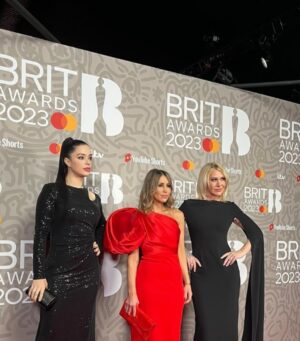 Tina Barrett Instagram - #flashback @brits @sclub #brits #redcarpet #awards #girlsnight 💕🎉✨💄💋👠🇬🇧

#styling 👗  @emmalanestylist 

#makeupartist 💄 @lexiemua  @malincolemanmakeup