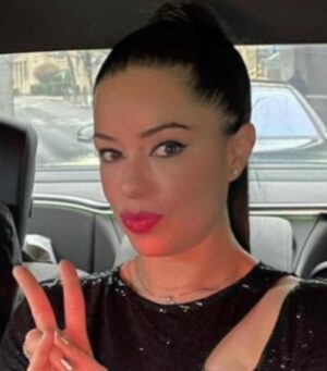 Tina Barrett Instagram - #flashback @brits @sclub #brits #redcarpet #awards #girlsnight 💕🎉✨💄💋👠🇬🇧

#styling 👗  @emmalanestylist 

#makeupartist 💄 @lexiemua  @malincolemanmakeup