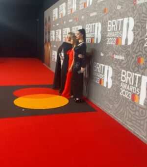 Tina Barrett Instagram - #flashback @brits @sclub #brits #redcarpet #awards #girlsnight 💕🎉✨💄💋👠🇬🇧

#styling 👗  @emmalanestylist 

#makeupartist 💄 @lexiemua  @malincolemanmakeup
