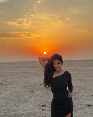 Tina Philip Instagram - When the heavens opened, it was just breathtaking 💫
.
Woke up at 5am to go and witness this sunrise at the Rann of Kutch