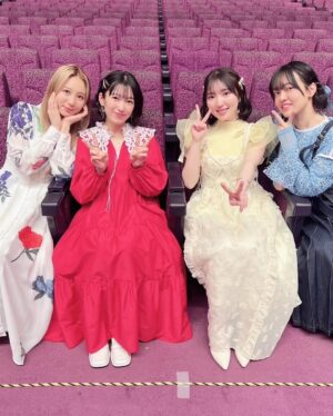 Tomoyo Kurosawa Instagram - 1年生🌸

『響け!ユーフォニアム 10th anniversary event』２日に渡って3公演、久しぶりのユーフォイベントでした。
各回の年代ごとに思い出を残していきたいと思います☺️

全ての始まりが詰まってた1年生編。
久しぶりに先輩たちに会えて、おおはしゃぎしてました。
もえちゃんお誕生日おめでとう(ほんとごめん)(サプライズがあるなんて知らなかったんだよ)(ほんとうだよ)(でもまじでごめん)

#ユーフォ10周年 #anime_eupho #ユーフォ最終楽章