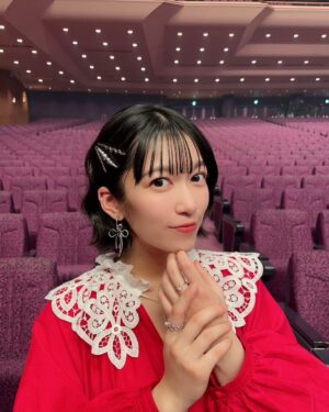 Tomoyo Kurosawa Instagram - 1年生🌸

『響け!ユーフォニアム 10th anniversary event』２日に渡って3公演、久しぶりのユーフォイベントでした。
各回の年代ごとに思い出を残していきたいと思います☺️

全ての始まりが詰まってた1年生編。
久しぶりに先輩たちに会えて、おおはしゃぎしてました。
もえちゃんお誕生日おめでとう(ほんとごめん)(サプライズがあるなんて知らなかったんだよ)(ほんとうだよ)(でもまじでごめん)

#ユーフォ10周年 #anime_eupho #ユーフォ最終楽章