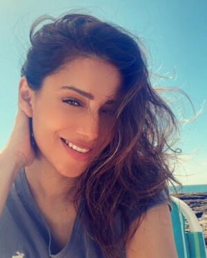 Tooba Siddiqui Instagram - We don’t need reasons to smile .. 🤔😁🤪