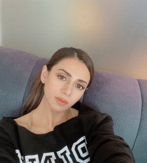 Tooba Siddiqui Instagram - Let silence be the art you practice ⚡️Rumi.🦋