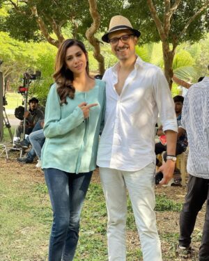 Tooba Siddiqui Instagram - The coolest person I know in our town ! @asimrazatvf  always a pleasure working with the genius❤️❤️🥰