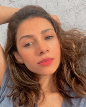 Tooba Siddiqui Instagram - Saturdays be like 🤪⚡️ #filterlife
