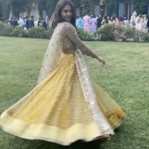 Tooba Siddiqui Instagram - Colour day❤️🤩 wearing one of my fav @nomiansari 🥰#bollywoodnight#wedding#italy#como