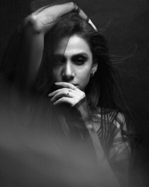 Tooba Siddiqui Instagram - Take the power.. own it ⚡️ .. black&white series @razajaffriofficial  @ericgillofficial  @sunitamarshallofficial