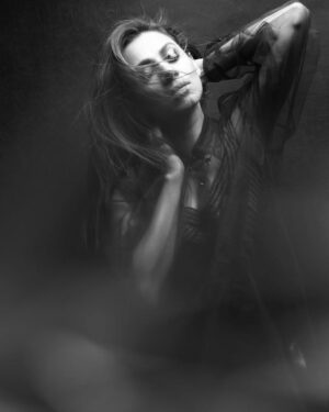 Tooba Siddiqui Instagram - Take the power.. own it ⚡️ .. black&white series @razajaffriofficial  @ericgillofficial  @sunitamarshallofficial