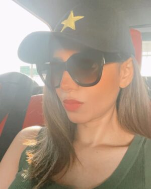 Tooba Siddiqui Instagram - Green is the colour of the season💚💚 good luck Pakistan! 🇵🇰🇵🇰 you win or you lose we are with you ! All the best ❤️ #semifinal #t20worldcup2021 #PAKvsAUS