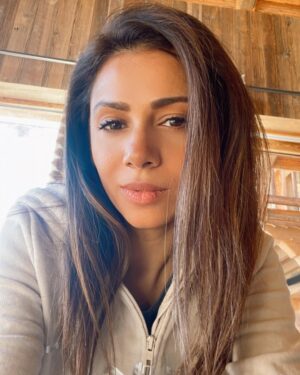 Tooba Siddiqui Instagram - Happy new year ⚡️hope this year is better than the last one🥰 2022!!!