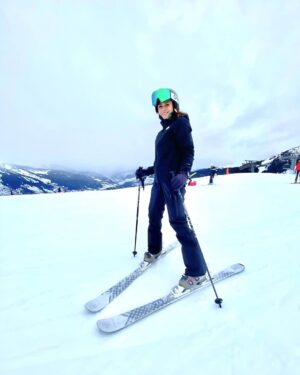 Tooba Siddiqui Instagram - Ski is my thing now 🤣😎after many falls I caught on😎⚡️🎿#france#courcheval #merible #ski