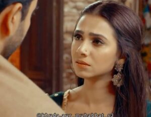 Tooba Siddiqui Instagram - Which dialogue of Romana did you like the most?? ❤️Special shout-out to my designer friend @mehreenzaidi_official  for Romanas wardrobe and @shehla.qazi.7  for the amazing makeup❤️🙏🤩😍 #kam3 #drama#geo#khudaaurmohabbat #wajahathussain#junaidkhan#iqraaziz#ferozekhan