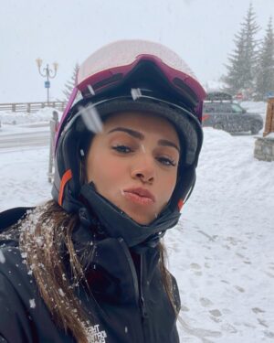 Tooba Siddiqui Instagram - My first snowfall❤️❤️❤️