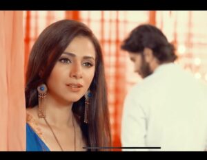 Tooba Siddiqui Instagram - Which dialogue of Romana did you like the most?? ❤️Special shout-out to my designer friend @mehreenzaidi_official  for Romanas wardrobe and @shehla.qazi.7  for the amazing makeup❤️🙏🤩😍 #kam3 #drama#geo#khudaaurmohabbat #wajahathussain#junaidkhan#iqraaziz#ferozekhan