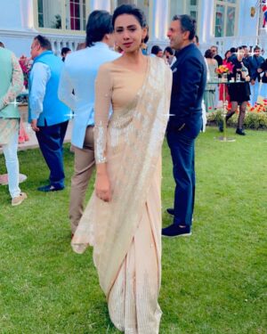 Tooba Siddiqui Instagram - Festivities begin❤️day1 wearing my lovely @feehajamshedofficial 😘#pallavish#wedding#london#londonlife